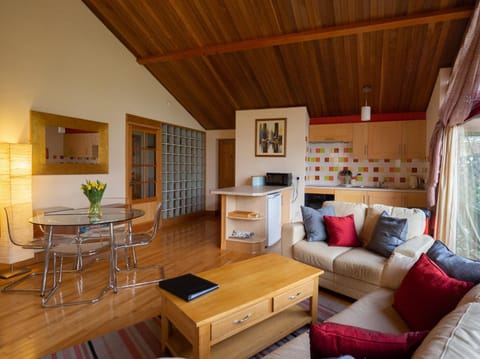 Surlingham Lodge Cottages Villa in Broadland District