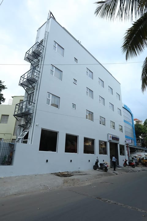 Season 4 Residences - Nungambakkam Near US consulate, Apollo Hospital, Shankar Nethralaya Hôtel in Chennai
