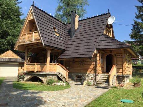 Property building, Day, Garden, Garden view