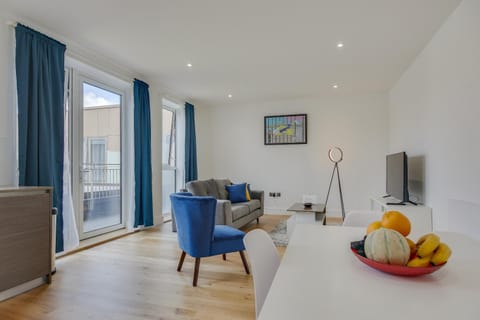 Modern & Spacious Studio & One Bedroom Apartments in Heathrow Copropriété in Isleworth