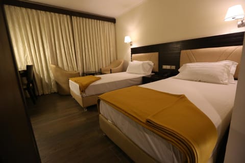 Hotel La Castle Hotel in Chennai
