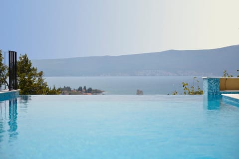 Pool view, Sea view