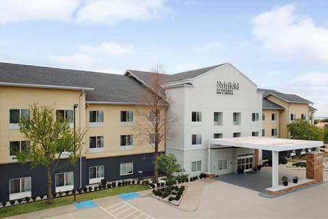 Fairfield Inn & Suites Denton Hotel in Denton