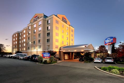 Fairfield Inn & Suites Woodbridge Hotel in Avenel