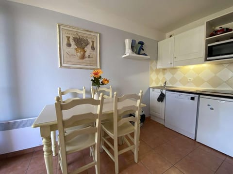 Appartement Les Issambres, 1 pièce, 4 personnes - FR-1-226-84 Apartment in Sainte-Maxime