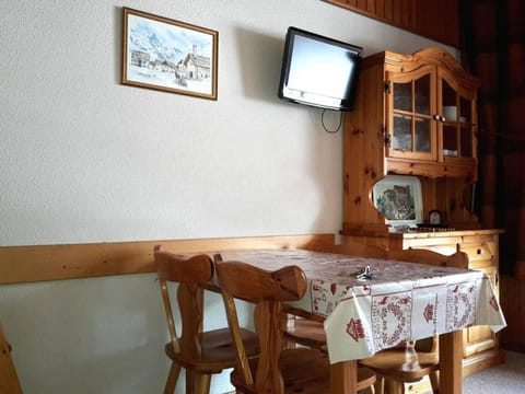 Appt cosy 5 pers, 300m centre, parking, animaux admis - FR-1-241-85 Apartment in Le Grand-Bornand