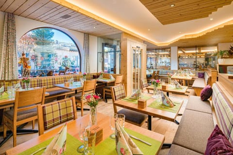 Restaurant/places to eat, Food and drinks, Food, Drinks