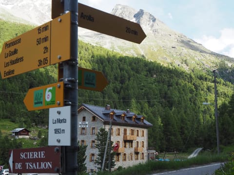 Aiguille de La Tza Hotel in Bagnes