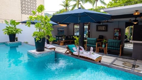 Balcony/Terrace, Swimming pool, sunbed