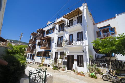 Property building, Facade/entrance, Bird's eye view