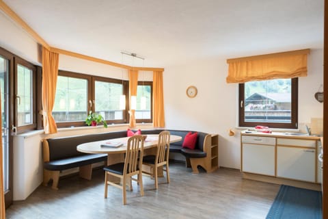 Photo of the whole room, Dining area