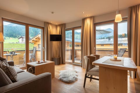 Photo of the whole room, Decorative detail, Decorative detail