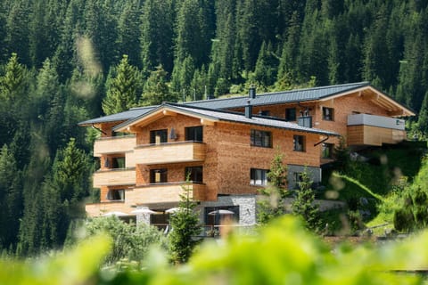 Property building, Patio, Staff, Facade/entrance, Spring, Day, Natural landscape, Winter, Summer, BBQ facilities, Game Room, Garden, Massage, Sauna, Ski School, Skiing, Steam room, Coffee/tea facilities, View (from property/room), Balcony/Terrace, Lobby or reception, Lounge or bar, Spa and wellness centre/facilities, Seating area, Hiking, Cycling, Cycling, Autumn, Garden view, Mountain view, Swimming pool, Sports, Sports, Breakfast, Buffet breakfast, Alcoholic drinks, Non alcoholic drinks, children, Inner courtyard view, Parking, fireplace, internet, internet, sunbed, towels, washing machine