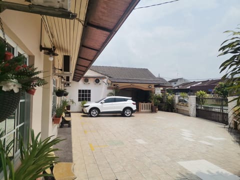 Arfaan Guest House Maison in Johor Bahru