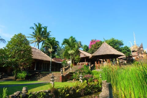 Puri Taman Sari Resort in Marga