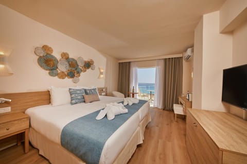 TV and multimedia, View (from property/room), Photo of the whole room, Bedroom, Sea view