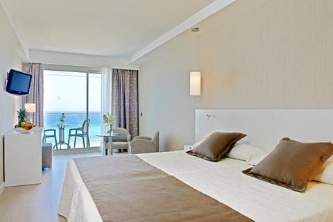 Bed, Bedroom, Sea view