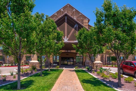 SpringHill Suites Temecula Valley Wine Country Hotel in Temecula