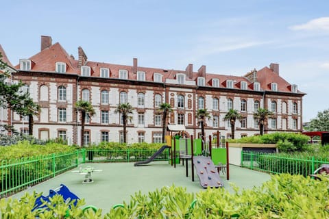 Property building, Facade/entrance, Spring, Day, Natural landscape, Summer, Children play ground, Garden, Garden view