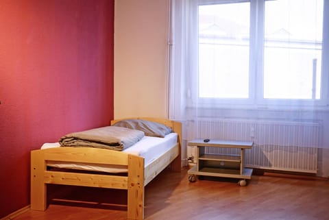 Bed, Living room, Photo of the whole room, Decorative detail, Bedroom