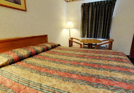 Americas Best Value Inn & Suites Macon Motel in Macon