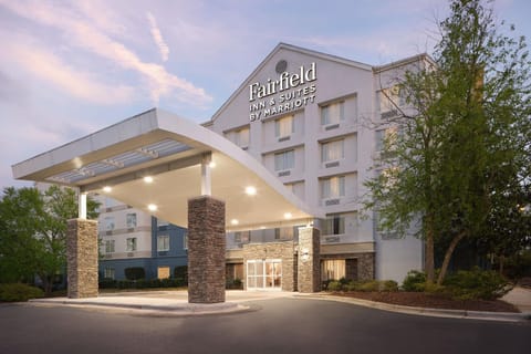 Fairfield Inn & Suites Raleigh Durham Airport Research Triangle Park Hotel in Morrisville