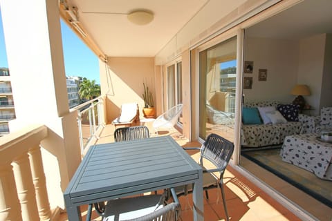 Apartment 2 bedrooms 2 bathrooms clear view in Palm beach area Condominio in Cannes