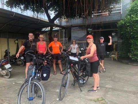 Cycling, group of guests