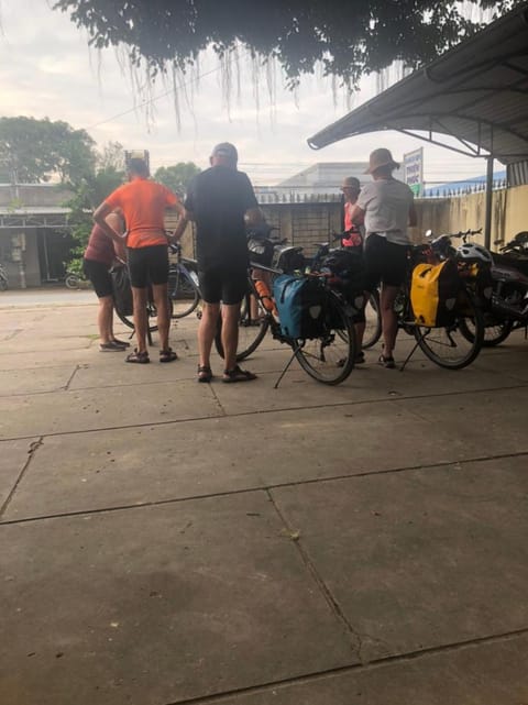 Cycling, group of guests