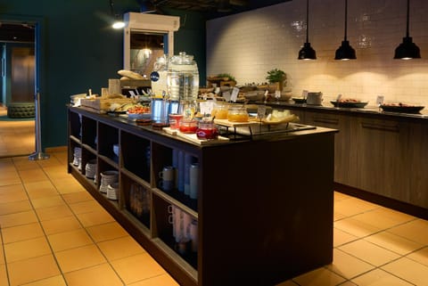 Restaurant/places to eat, Breakfast, Buffet breakfast