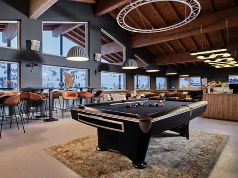 Billiard, Lounge or bar