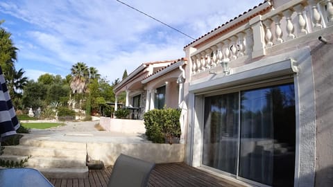 Appartement de 2 chambres avec vue sur la mer jacuzzi et jardin clos a La Cadiere d'Azur a 5 km de la plage Eigentumswohnung in La Cadière-d'Azur