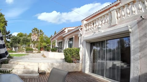 Appartement de 2 chambres avec vue sur la mer jacuzzi et jardin clos a La Cadiere d'Azur a 5 km de la plage Condominio in La Cadière-d'Azur