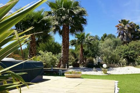 Appartement de 2 chambres avec vue sur la mer jacuzzi et jardin clos a La Cadiere d'Azur a 5 km de la plage Eigentumswohnung in La Cadière-d'Azur
