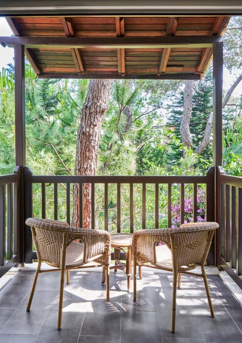 Spring, Day, Garden, View (from property/room), Balcony/Terrace, Living room, Seating area, Garden view