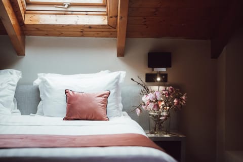 Bed, Decorative detail, Bedroom