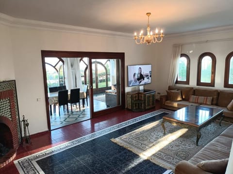 Villa meublée face à la mer, Golf et Verdure Chalet in Casablanca-Settat