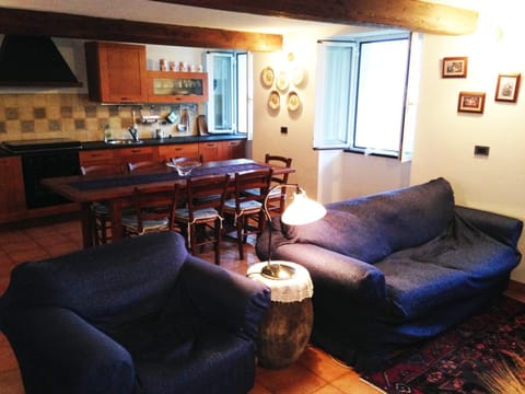 Communal lounge/ TV room, TV and multimedia, Living room, Dining area