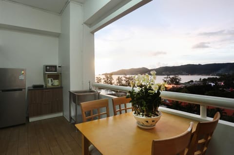 PATONG TOWER SEAVIEW 3 BEDROOMs JACUZZI by PATONG TOWER AGENCY Condo in Patong