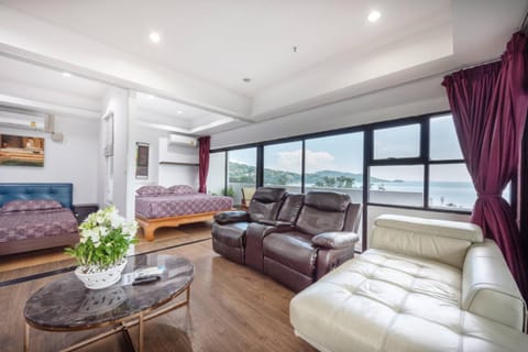 PATONG TOWER SEAVIEW 3 BEDROOMs JACUZZI by PATONG TOWER AGENCY Condo in Patong
