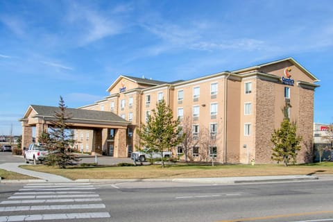 Comfort Inn & Suites Airdrie Hotel in Airdrie