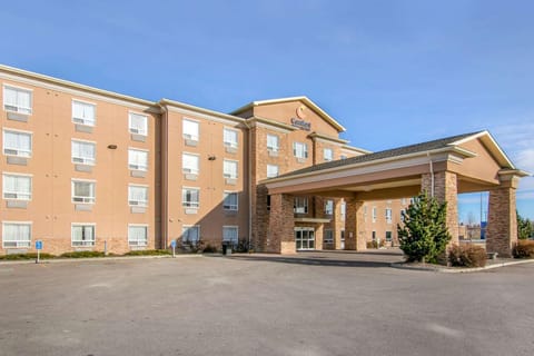 Comfort Inn & Suites Airdrie Hotel in Airdrie