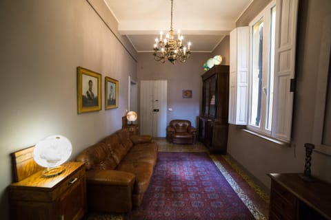 Communal lounge/ TV room, Living room, Seating area