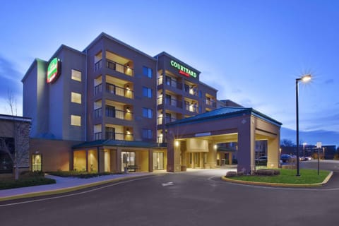 Courtyard by Marriott Somerset Hotel in Franklin Township