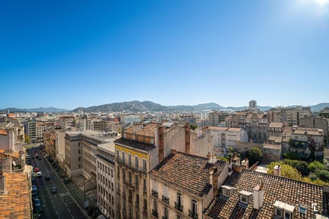 Loft Stern, carré d'Or Marseille, 10 pers, 3 chambres, 260 m2, dernier étage Apartment in Marseille