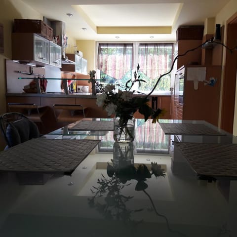 Dining area, Communal kitchen