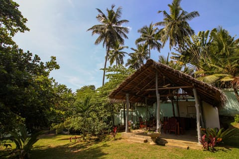 Hiru Villa Tangalle Bed and Breakfast in Tangalle