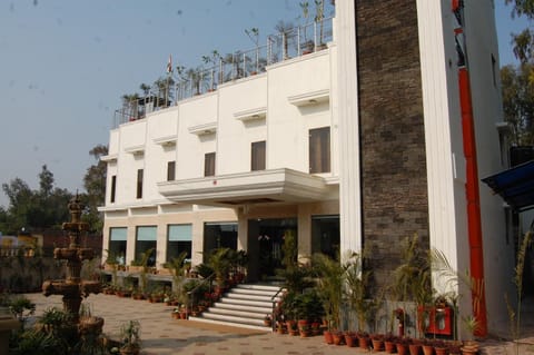 Hotel Taj Resorts Hotel in Agra
