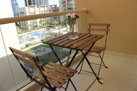 Balcony/Terrace, City view, Pool view