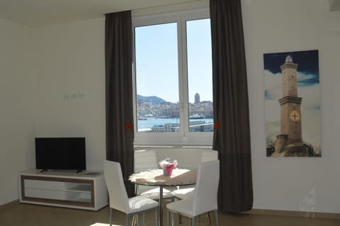 Living room, Dining area, City view, Sea view